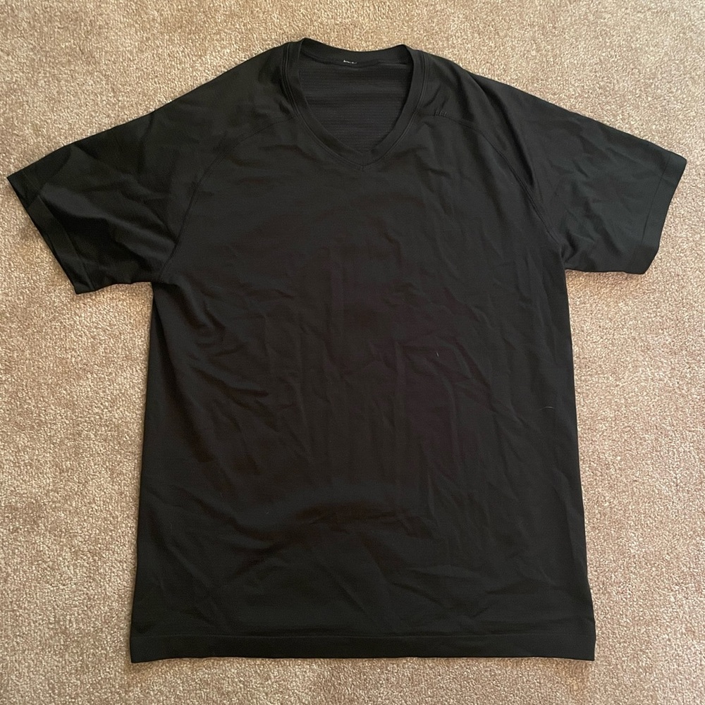 Men's Large Lululemon Metal Vent Black V-Neck Short Sleeve Shirt